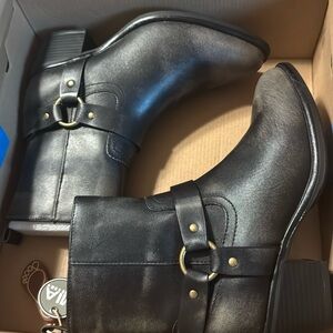 Women’s NIB Mia Boots